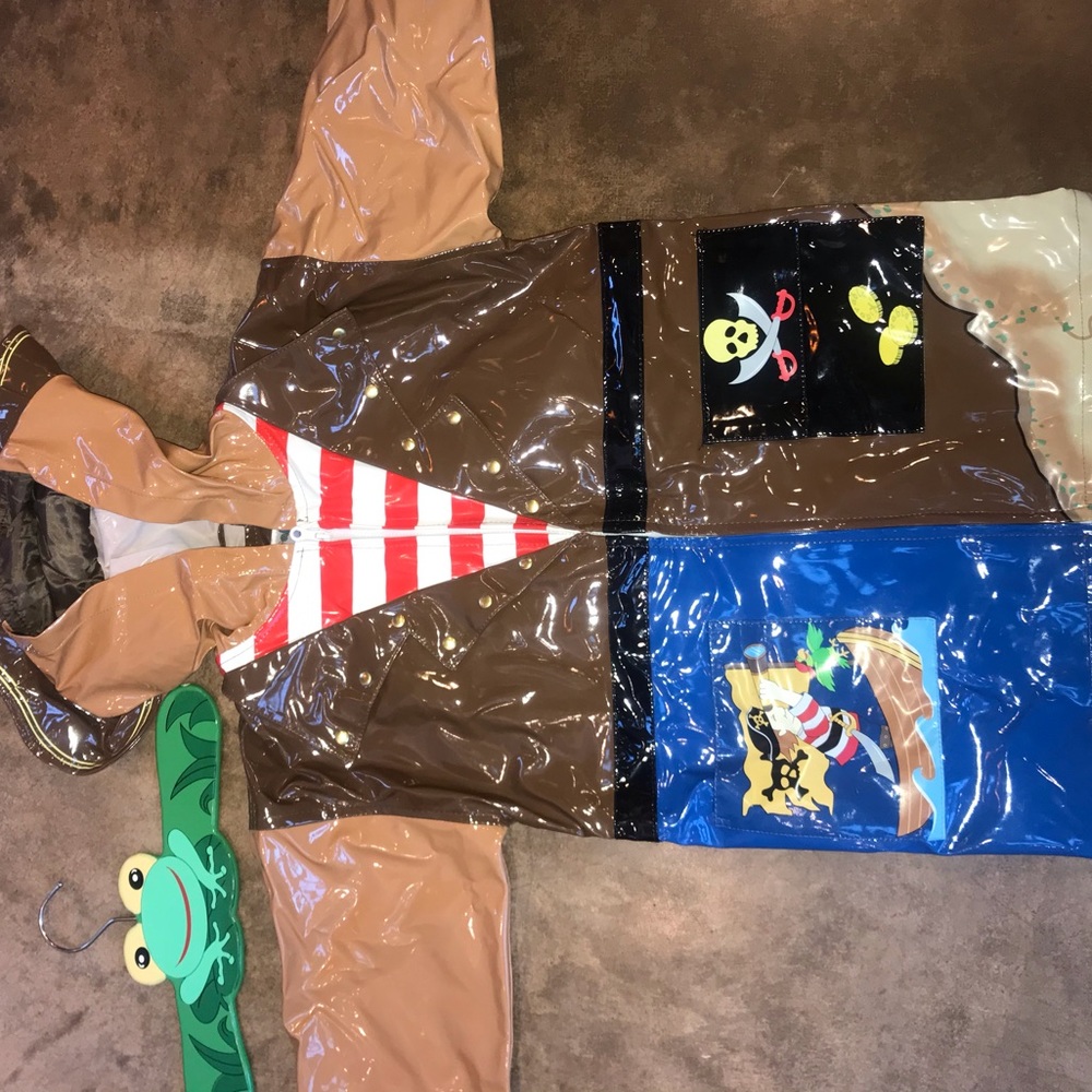 Kidorable size 6 raincoat